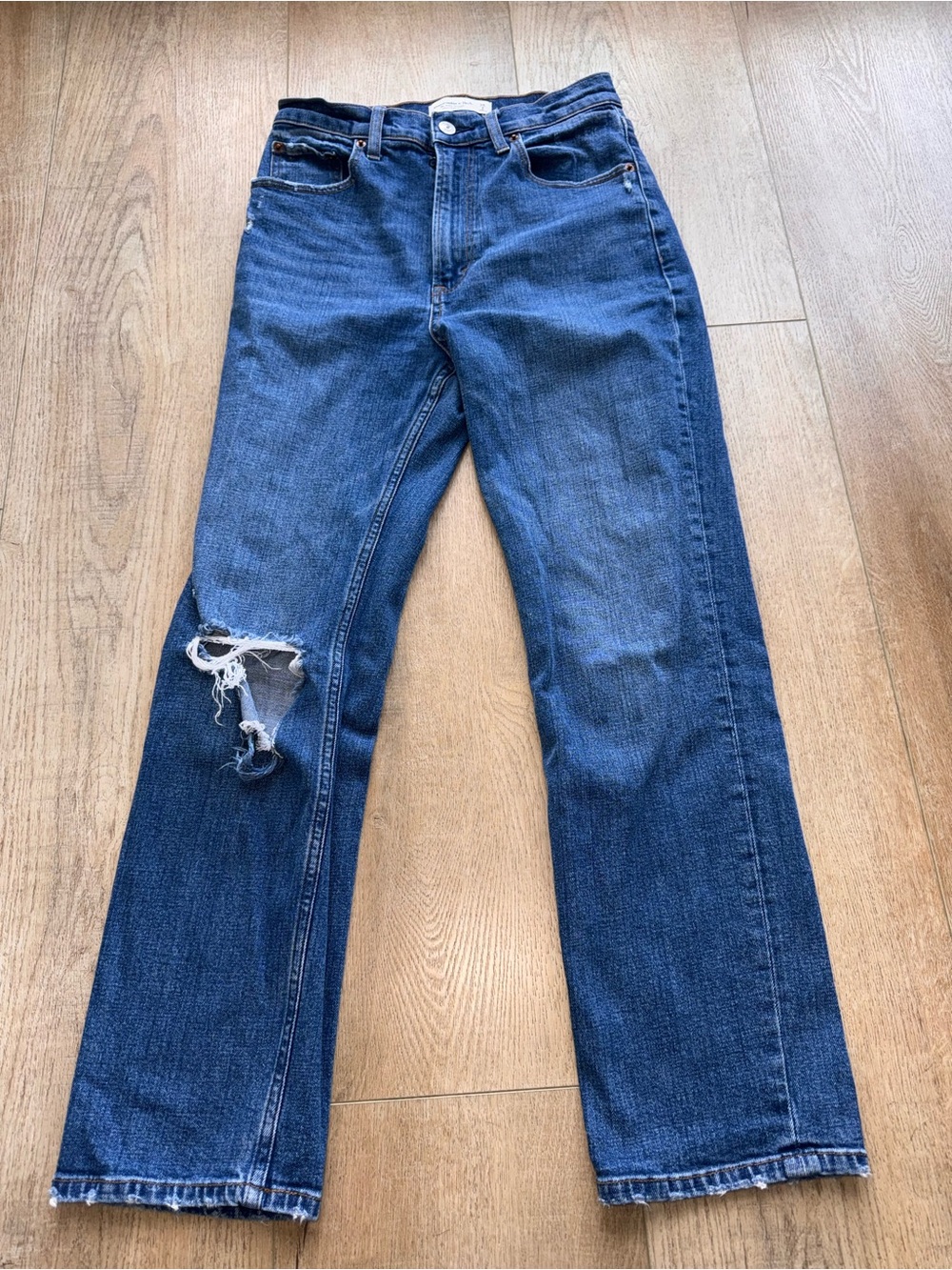 Abercrombie & Fitch Blue Straight-Leg Women's Jeans with Knee Rip